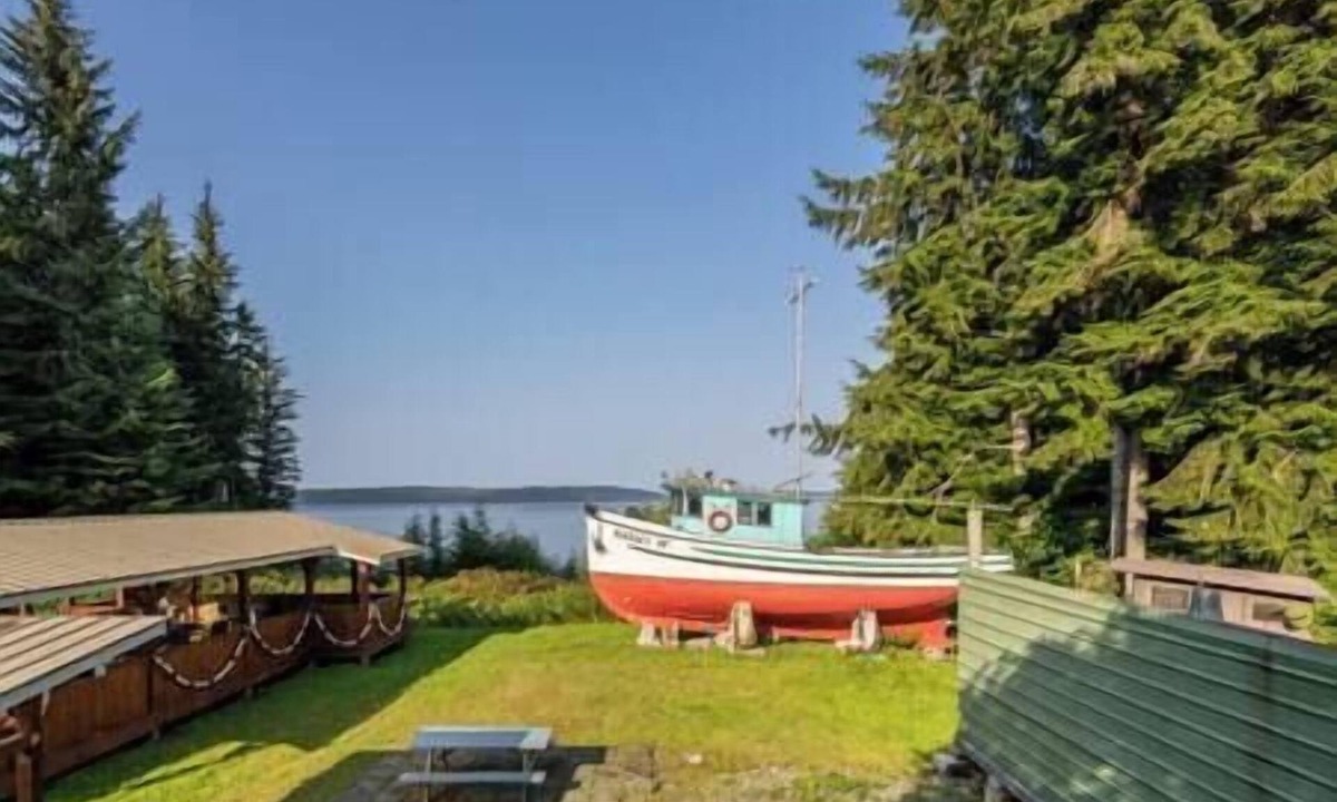 Alert Bay Cabin | (F) Sterling Standard Cabin (non pet friendly)