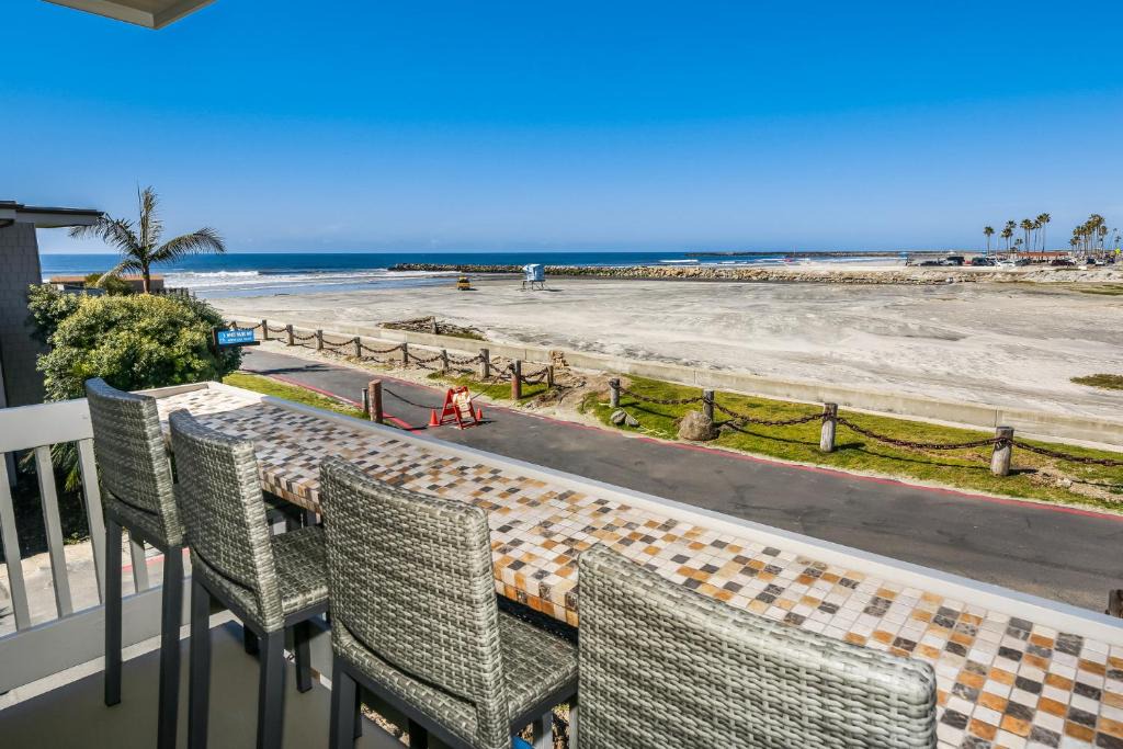 Townsite House | F14 - Tower 10 Oceanview Cottage