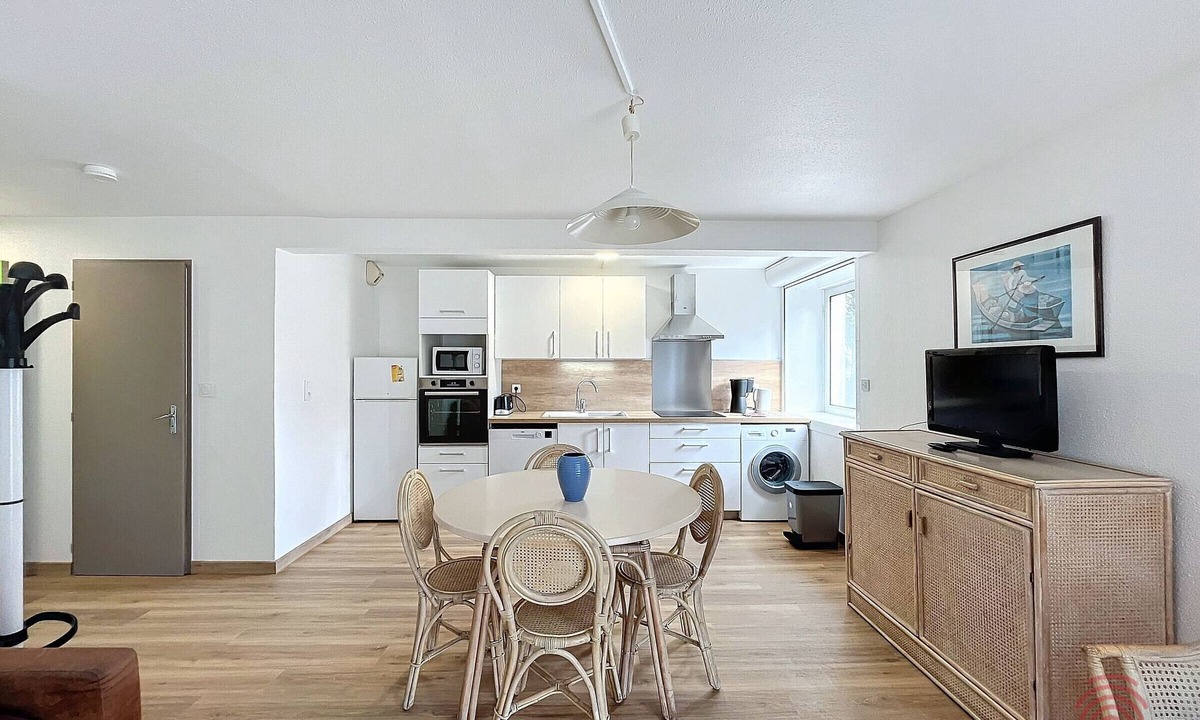 Lamalou-les-Bains Apartment | F2 with terrace, near Thermal baths, pets allowed, wifi, parking
