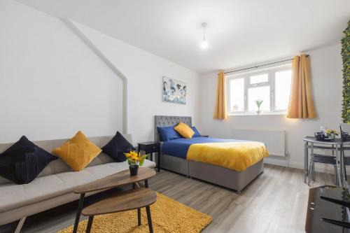 Luton Apartment | F4 Modern Studio Flat - Prime TV - Parking - Wi-Fi