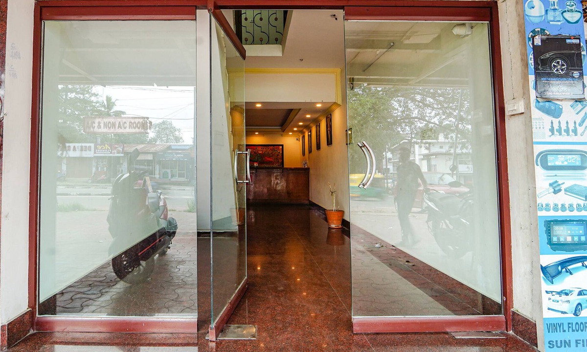 Palayam Hotel | Fabexpress Majestic Inn