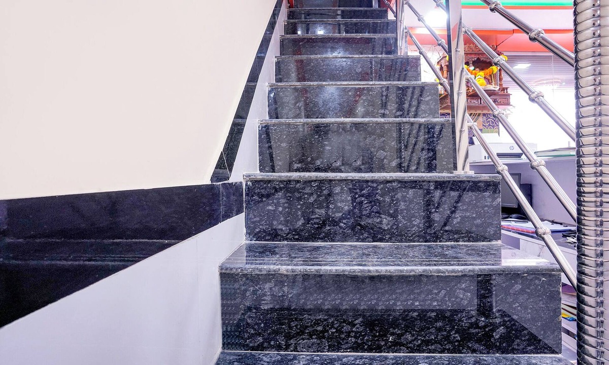 Malad West Hotel | Fabexpress Raj Palace