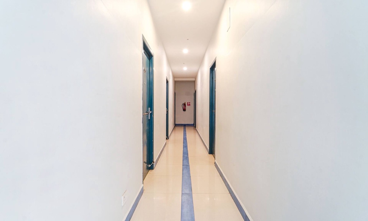 Madipakkam Hotel | Fabexpress Silver Palace