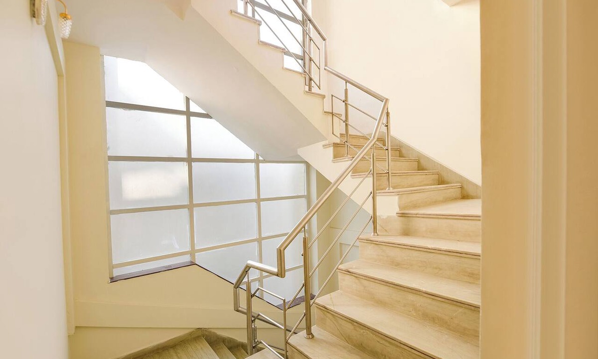 Pitampura Hotel | FabHotel Dev Palace I - Pitampura