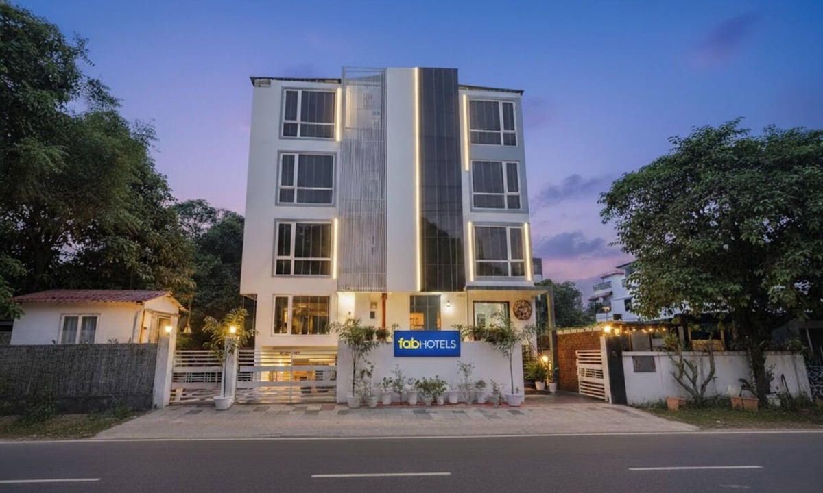 Varanasi Hotel | FabHotel Marine - infront of Trade Facility centre