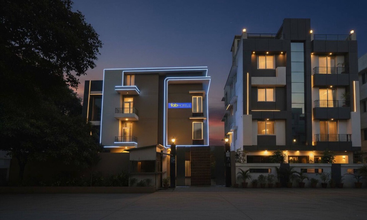 Noida Hotel | FabHotel Pine Tree