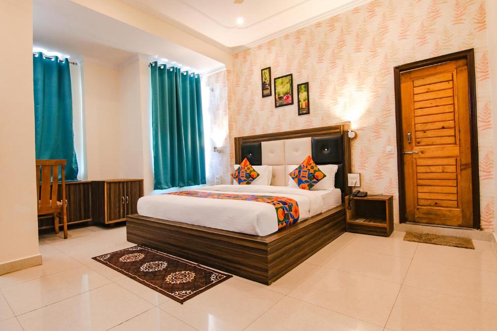 Bhagsu Nag Hotel | FabHotel Rakus Place