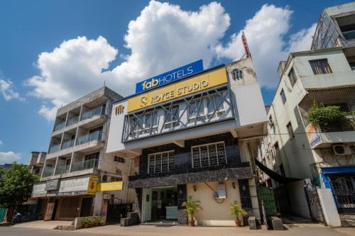 Pune Hotel | FabHotel Royce Studio - Nr Pune International Airport