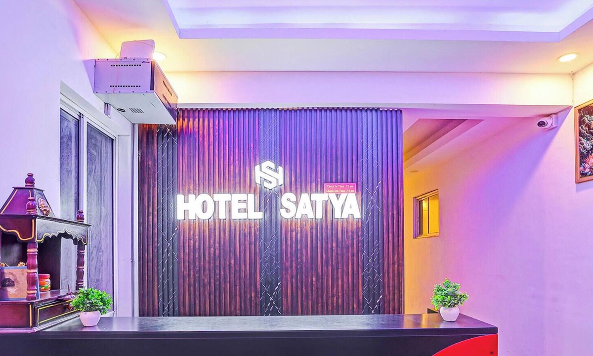 Sector 62 Hotel | Fabhotel Satya