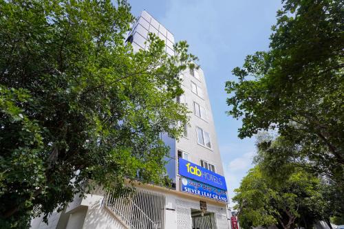 Bengaluru Hotel | FabHotel Silver Leaf Grand