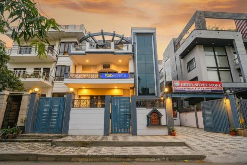 Noida Hotel | FabHotel Silver Stone