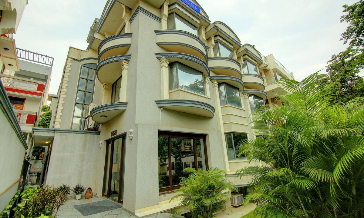 DLF City Hotel | Fabhotel Staywell