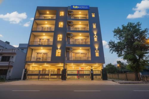 Sector 14 Hotel | FabHotel Sunshine