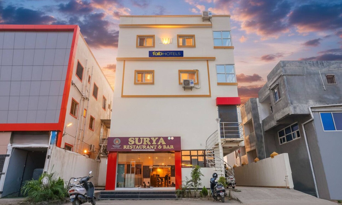 Rajgurunagar Hotel | FabHotel Surya I Pune