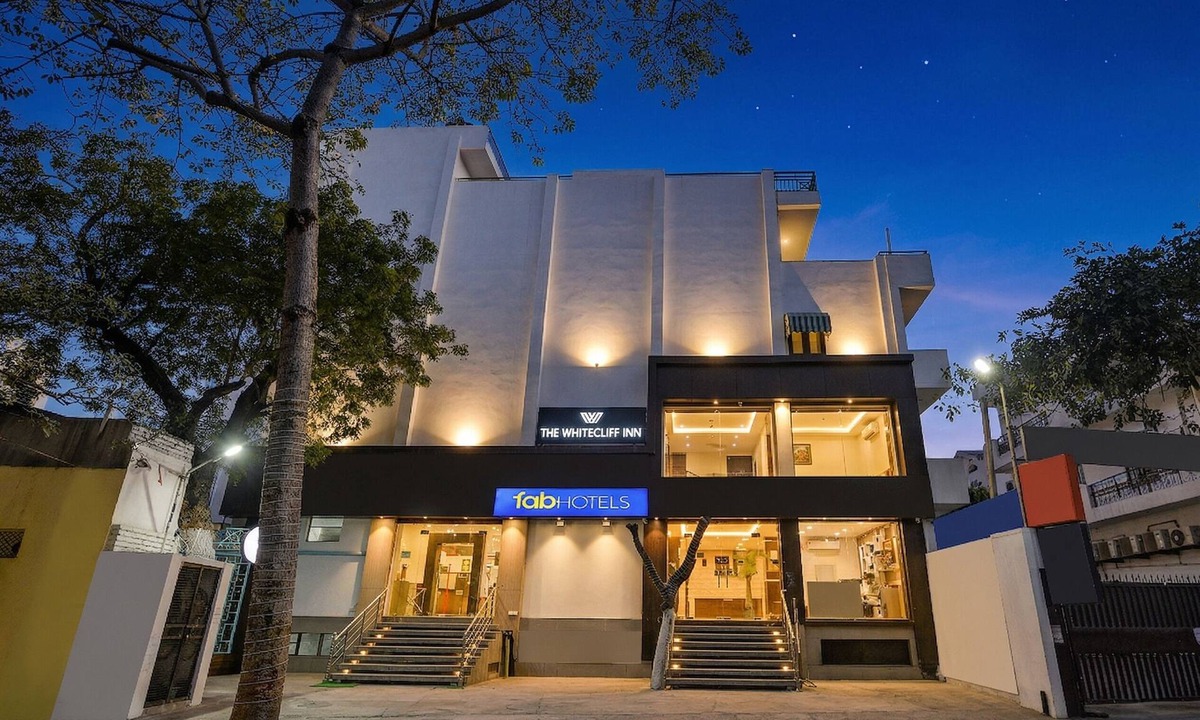 Malviya Nagar Hotel | FabHotel The White Cliff Inn - Near Max Hospital Saket