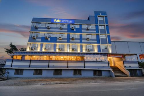 Rajgurunagar Hotel | FabHotel World King