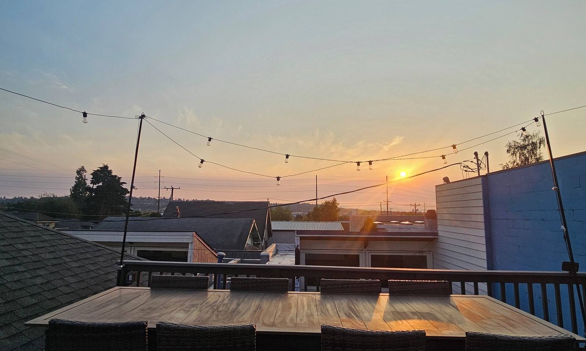 Fremont Condo | Fabulous 2-BR place with AC in vibrant Seattle with amazing private roof deck.