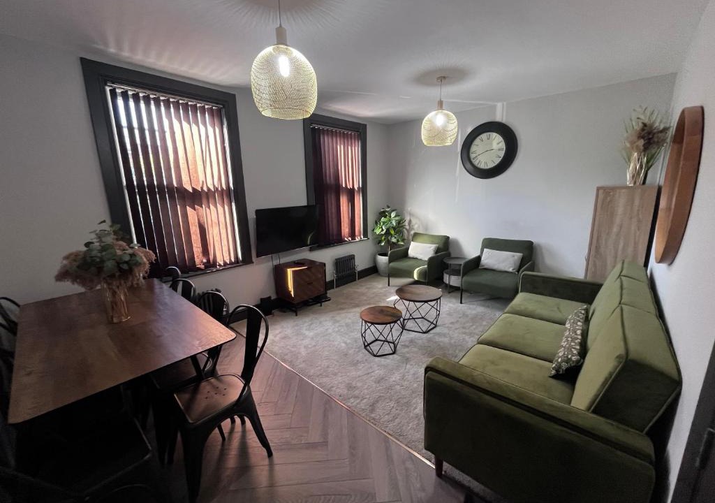Lansbury Apartment | Fabulous 3 Bed Apartment - Near Excel - Sleeps 6 - 8