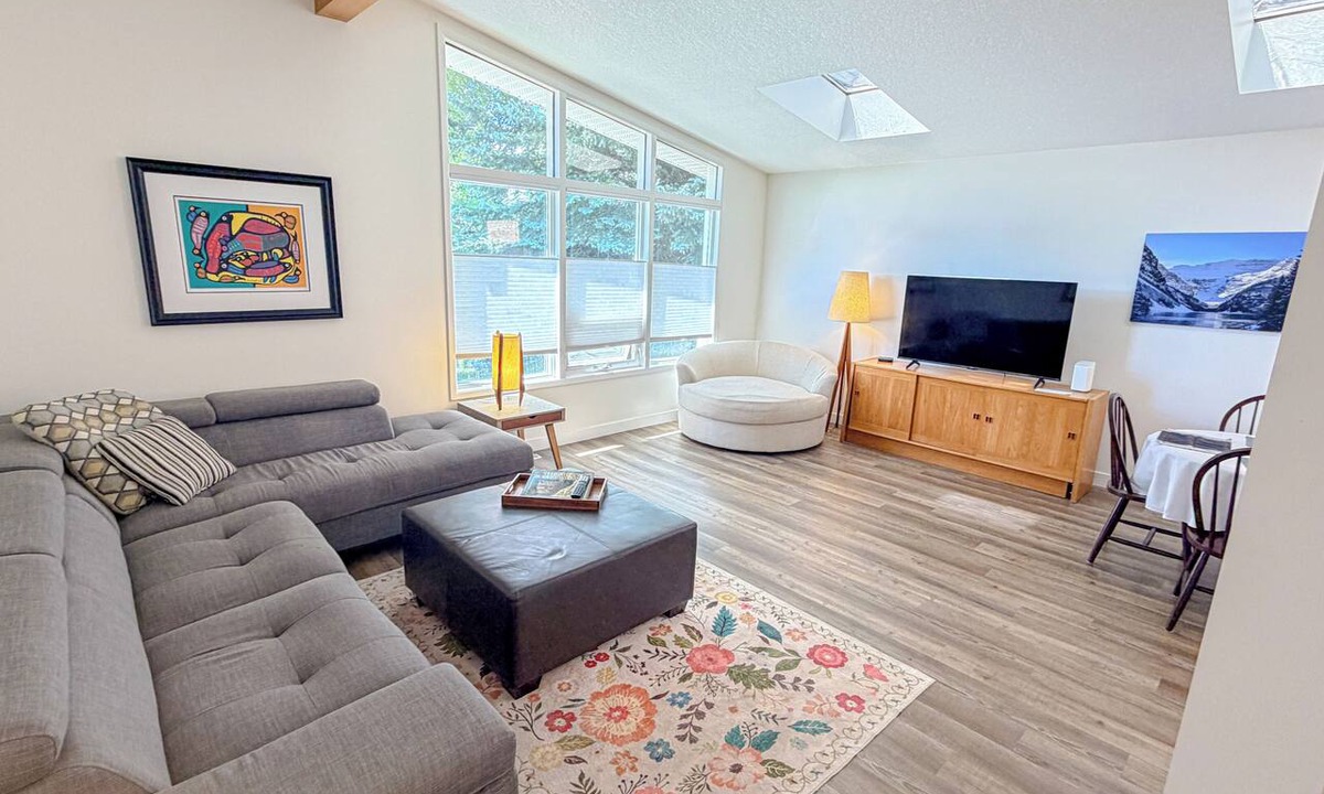 Northwest Calgary House | Fabulous 4-bedroom, two-bath home close to Downtown, the mountains and Banff