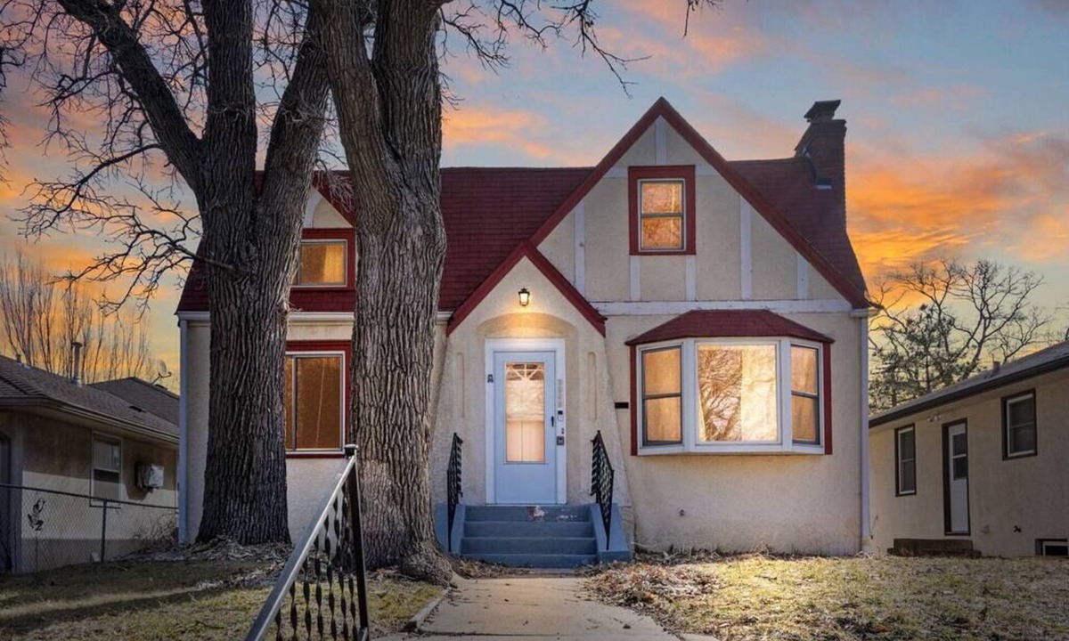 Linden Hills House | Fabulous 5 Star Getaway 2 Min Walk to the Lakes