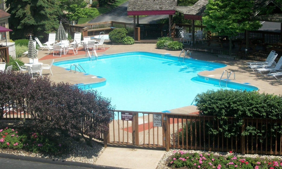 Port Clinton Condo | FABULOUS HARBORSIDE CONDO, FREE 30' DOCK, AWESOME LAKE ERIE SUNSETS, 2 BEDROOMS,