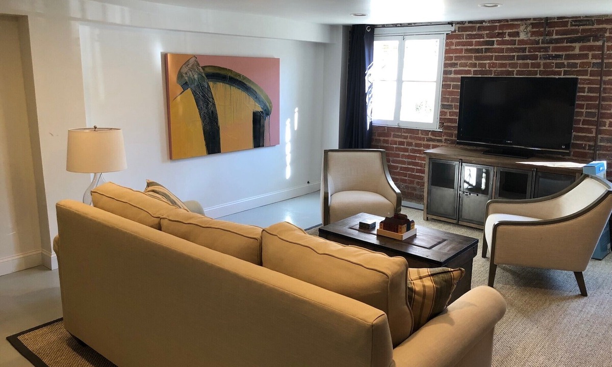 Capitol Hill Apartment | Fabulous, Historic One BR Capitol Hill Apartment