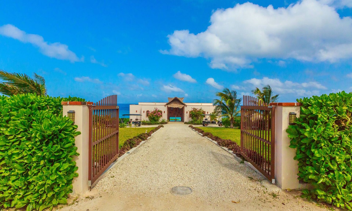 Isla Mujeres House | Fabulous Oceanfront Home on the Southern End of Isla