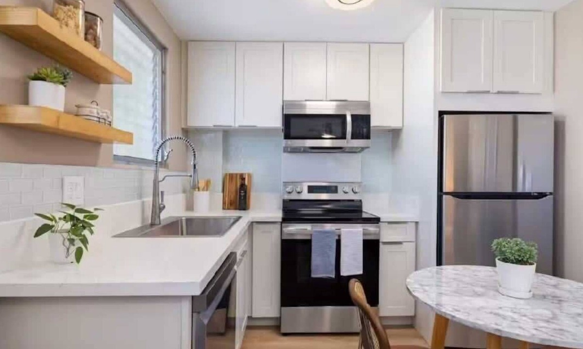 McCully - Moiliili Apartment | Fabulous Renovated Honolulu Loft with A/C