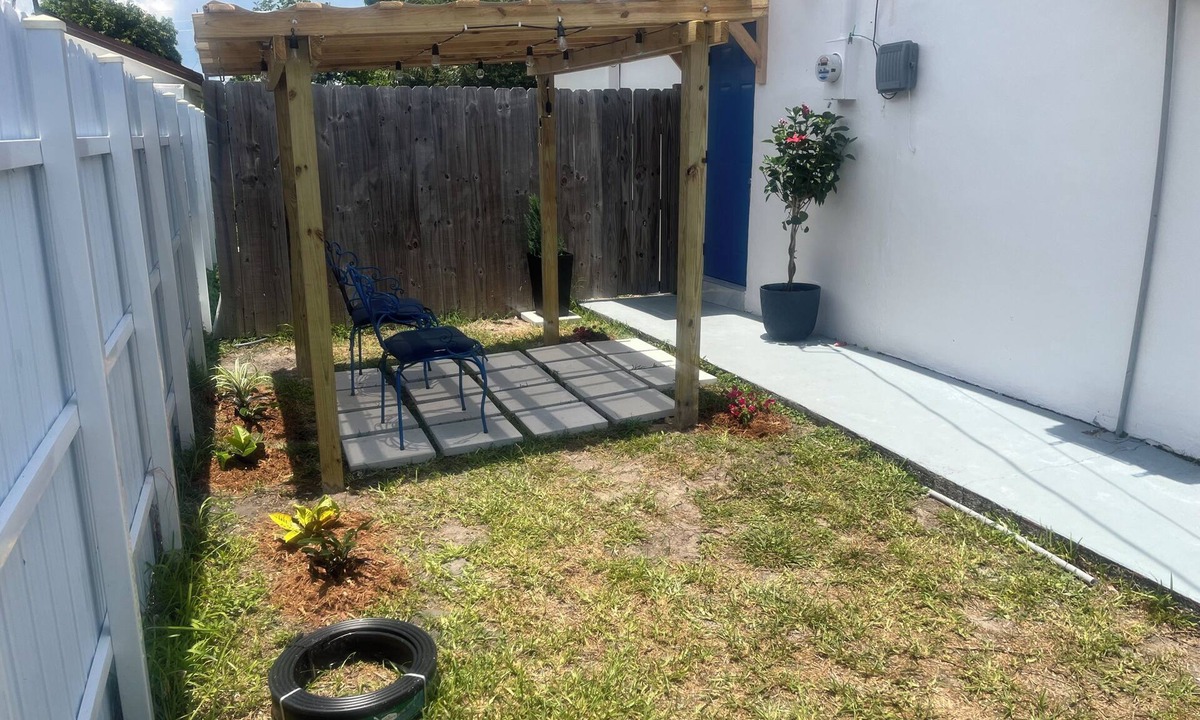 Miami Gardens Apartment | Fabulous studio with AC in vibrant Miami Gardens