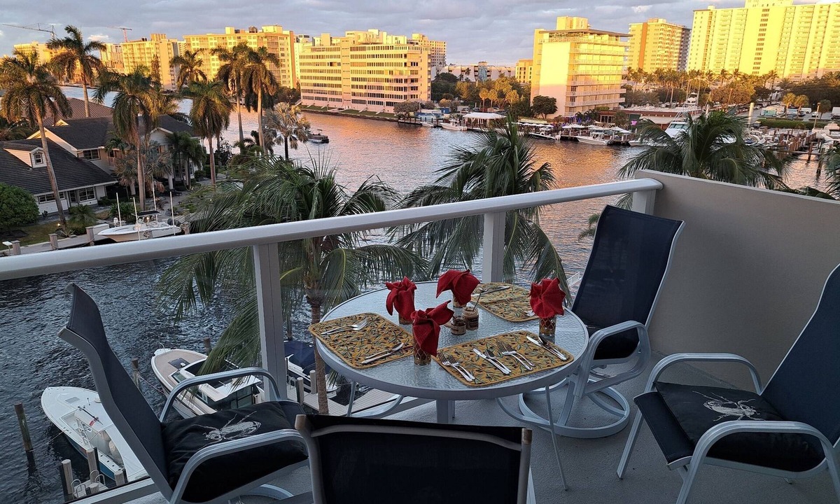 Harbor Village Condo | Fabulous top floor with two king-sized bedrooms in best Pompano Beach location