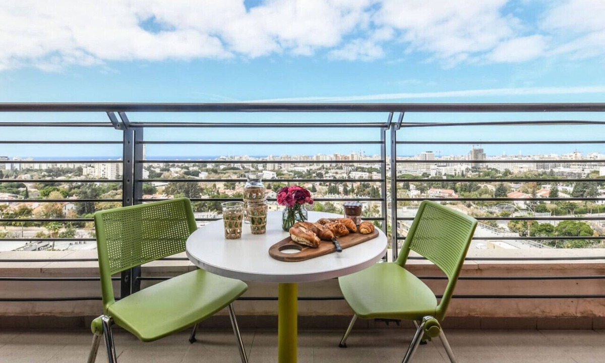 Tel Aviv Apartment | Fair Grounds STU Univ. by Sea N' Rent