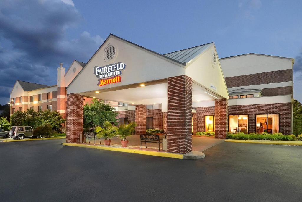 Rio Hotel | Fairfield by Marriott Inn & Suites Charlottesville North