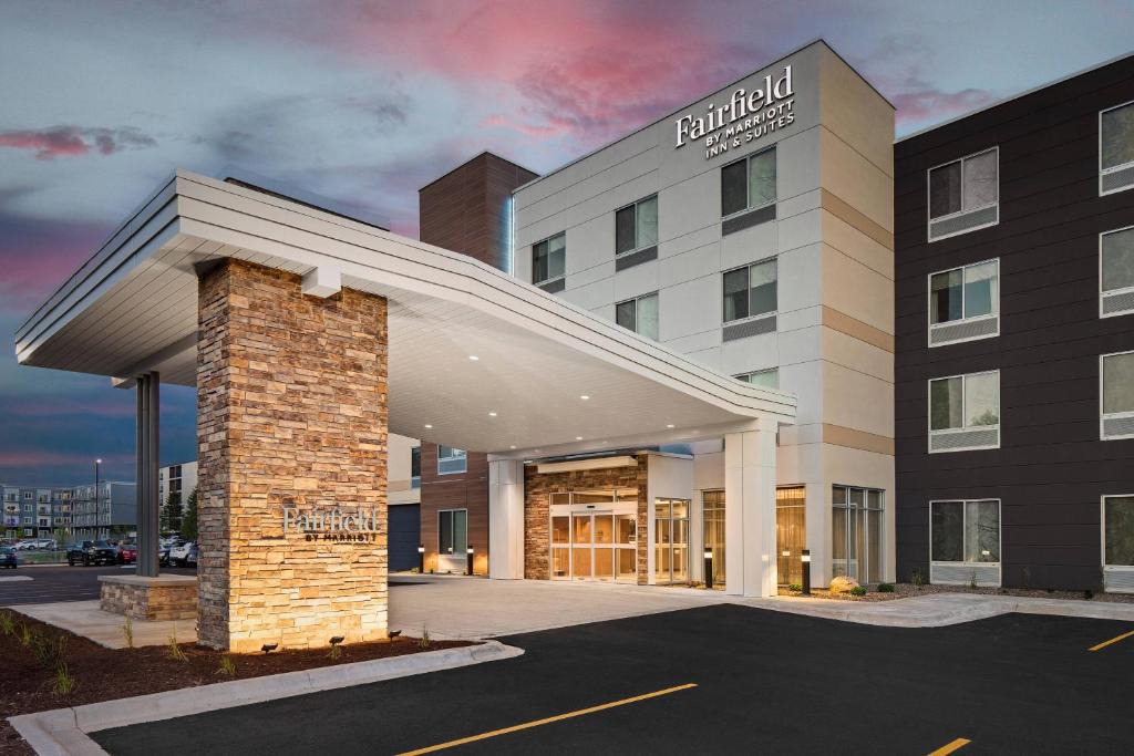 Duluth Hotel | Fairfield by Marriott Inn & Suites Duluth