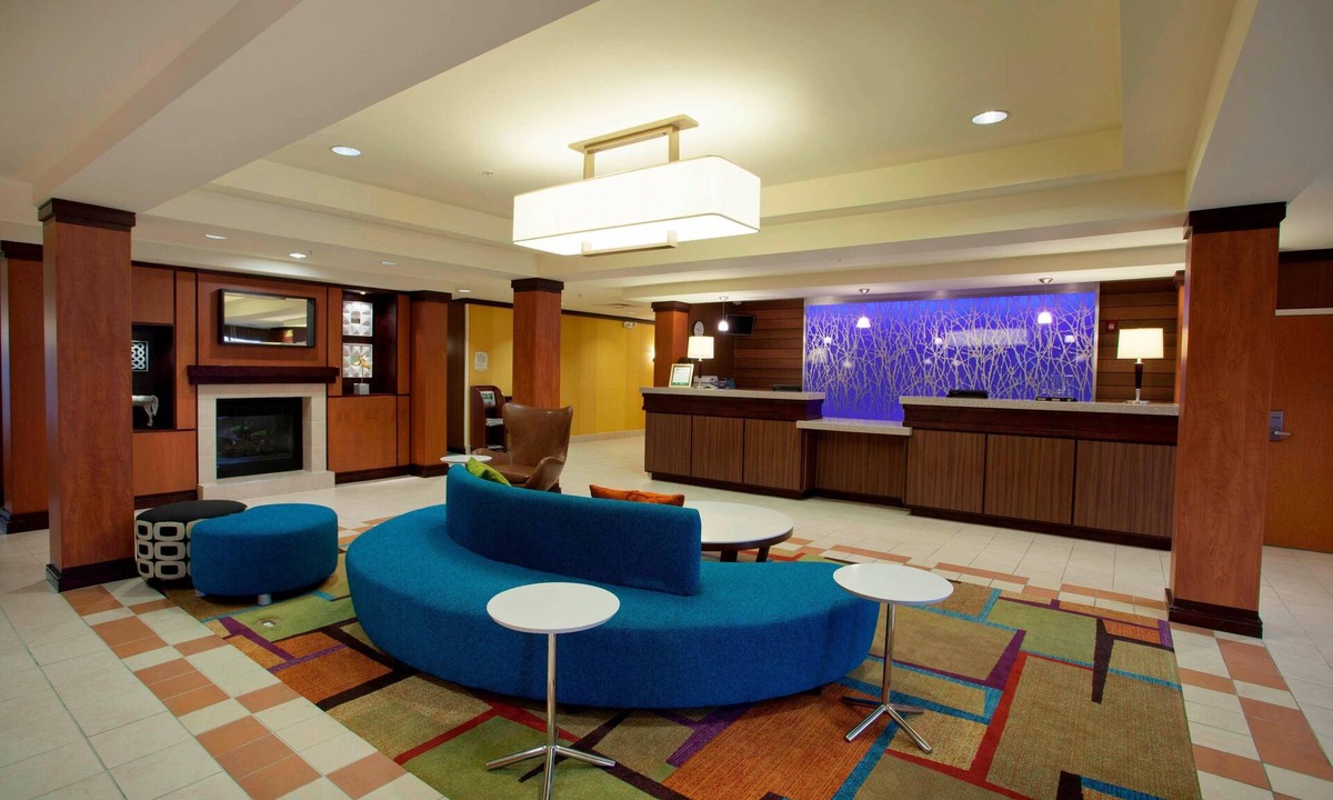 Romulus Hotel | Fairfield Inn & Suites by Marriott Detroit Metro Airport Romulus