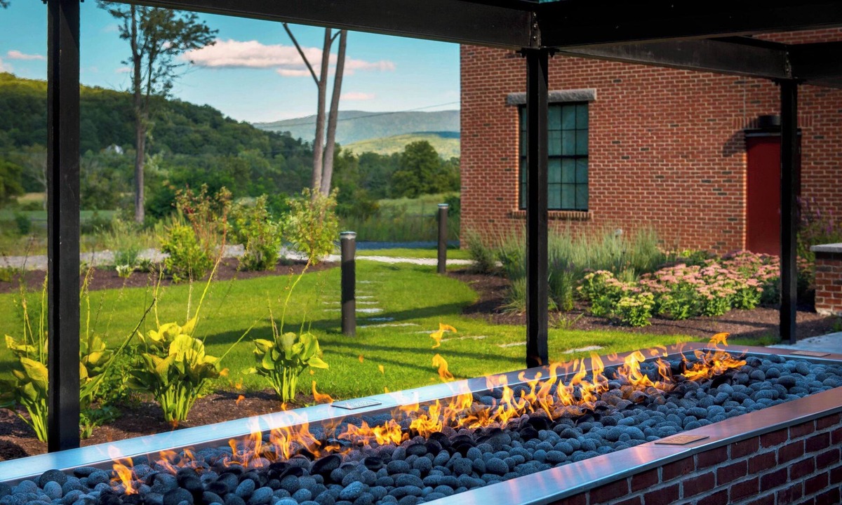 Williamstown Hotel | Fairfield Inn & Suites by Marriott Williamstown