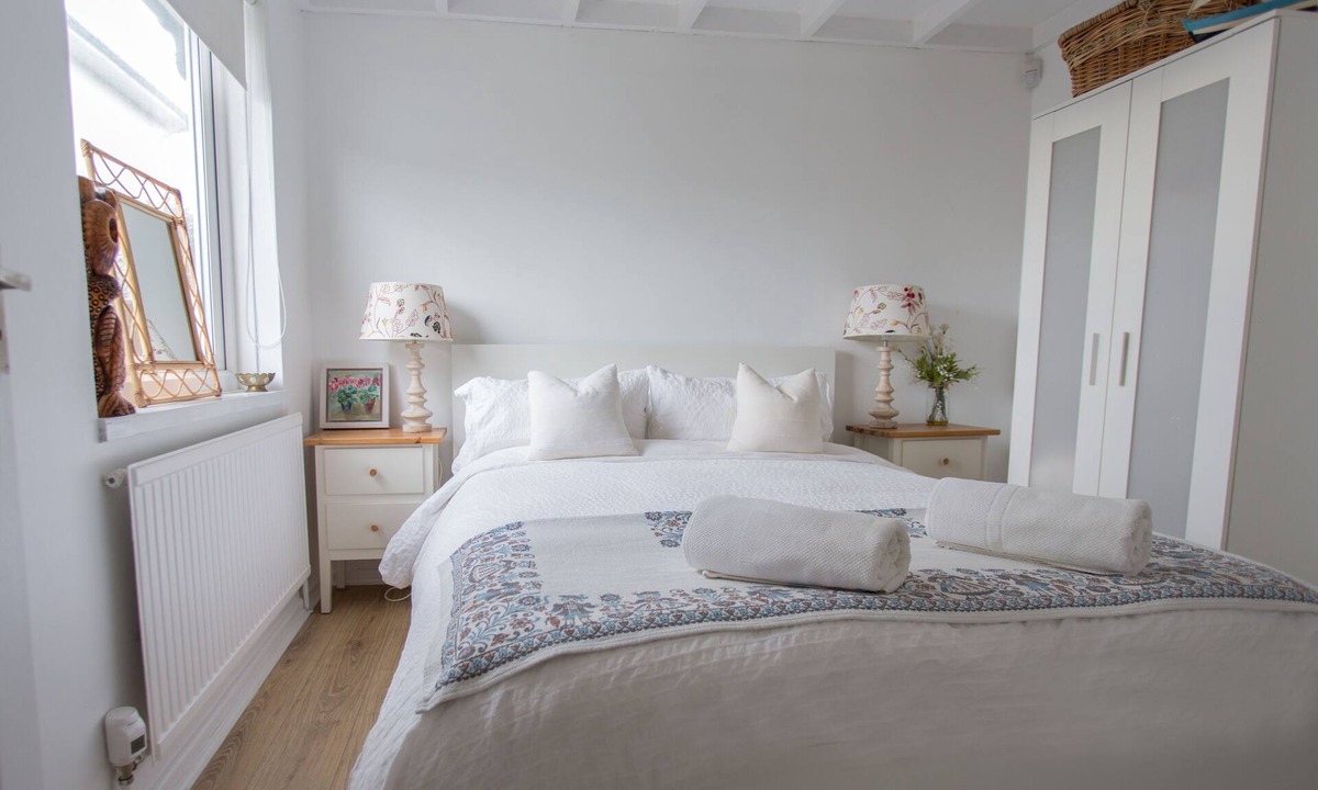 Earnley House | Fairlight - Charming coastal home on the beach