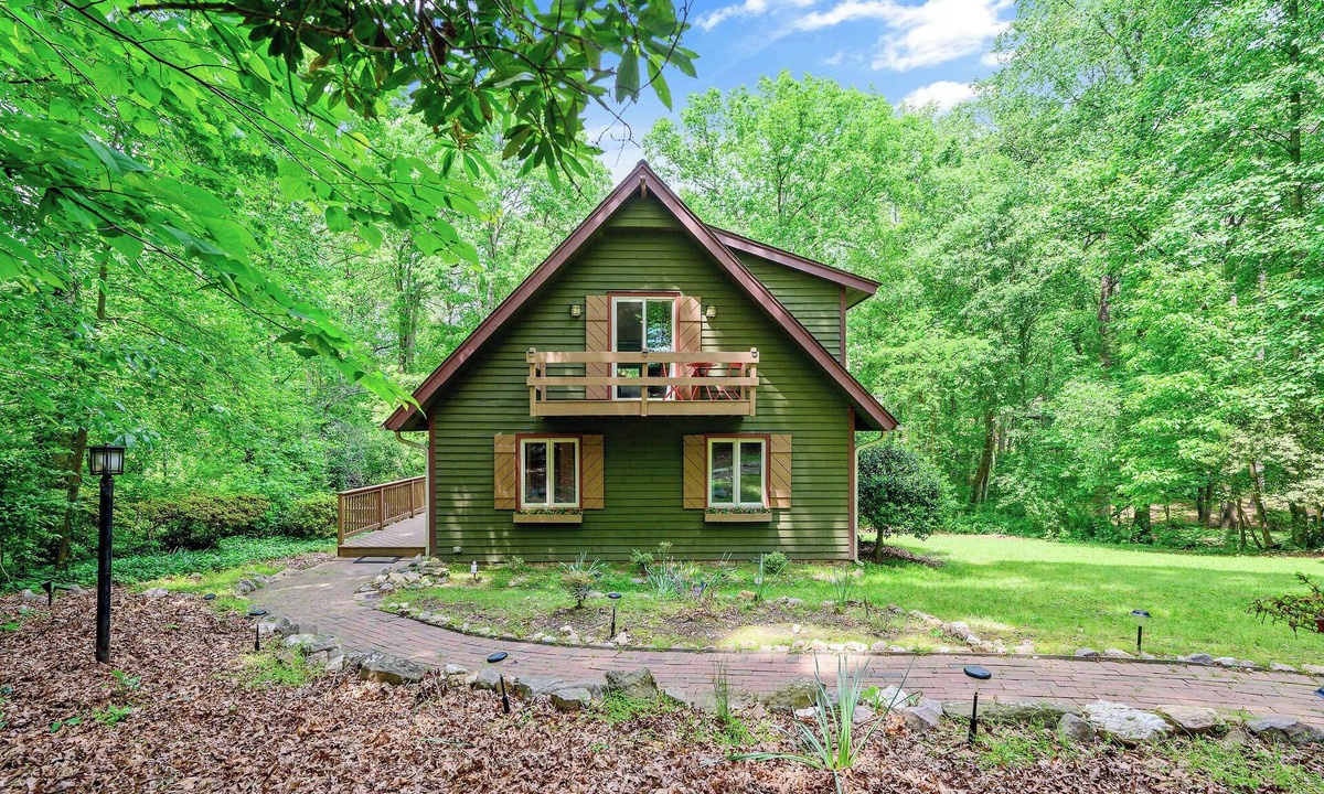 Northwest Raleigh House | Fairytale cabin located in North Raleigh.