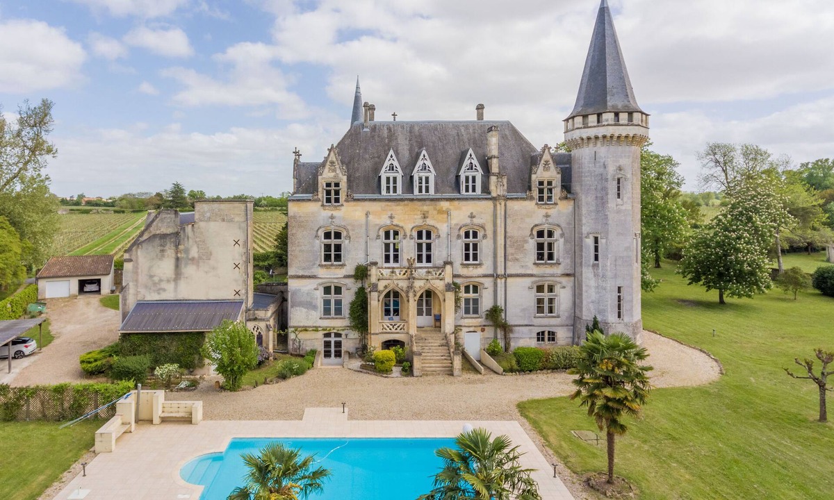 Blaye Other | Fairytale Chateau with pool surrounded by vineyard and parc