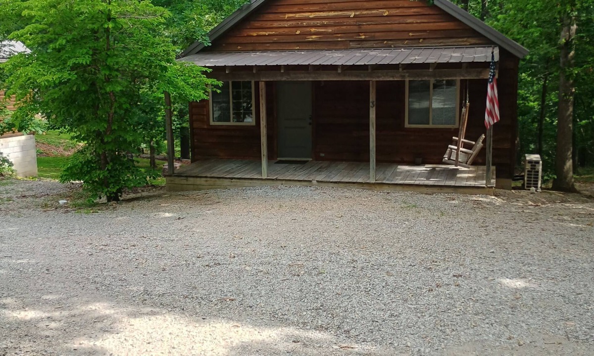 Mountain Home Cabin | Fall Creek Cabins Very cozy ! 1 mile from Lake Norfork and Mountain Home Ar.