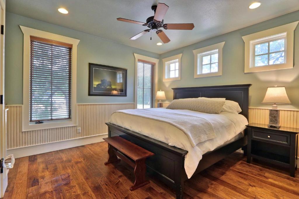 Buda House | Fall Creek Vineyards Wine Country Inn