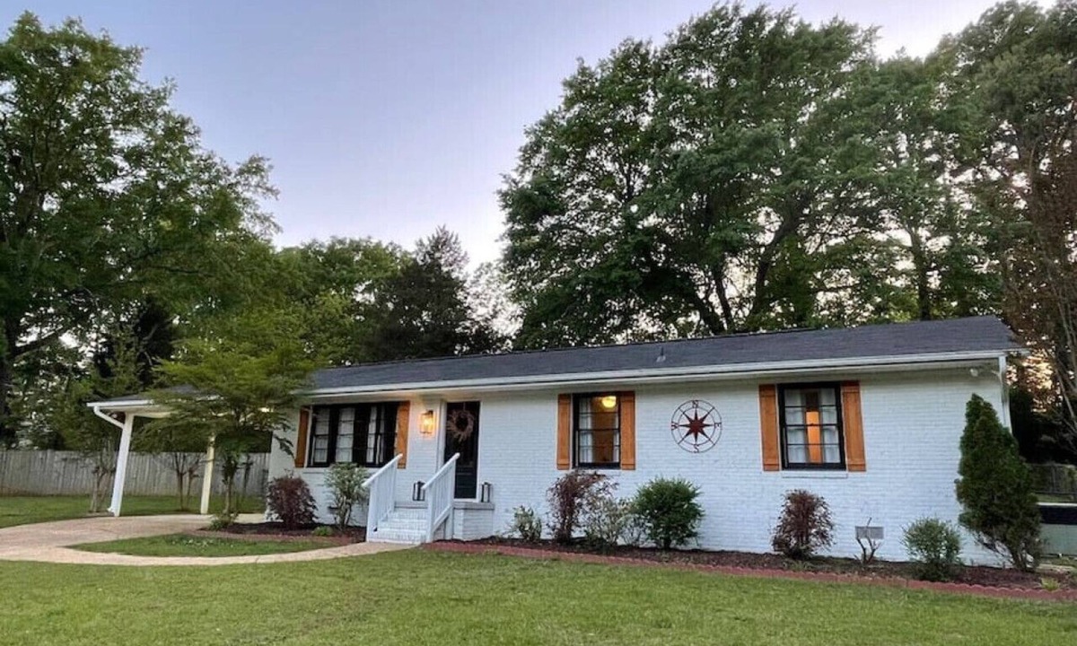 Northport House | Fall fun! Dec GRAD! Stay at Sweet T's Way!