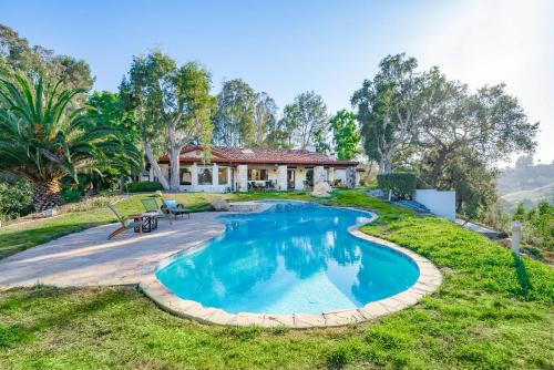 Fallbrook House | Fallbrook Hilltop Sanctuary - Pool & Pickleball