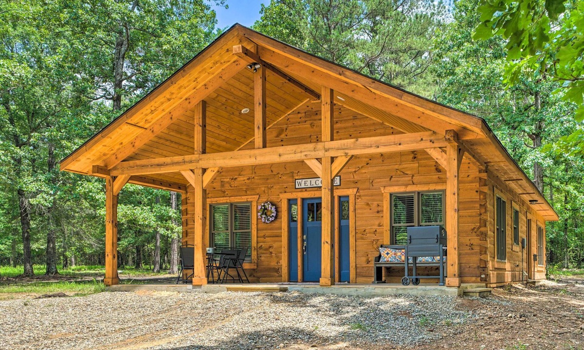 Hatton Cabin | 'Falling Star' Eagletown Cabin w/ Hot Tub: Pets OK