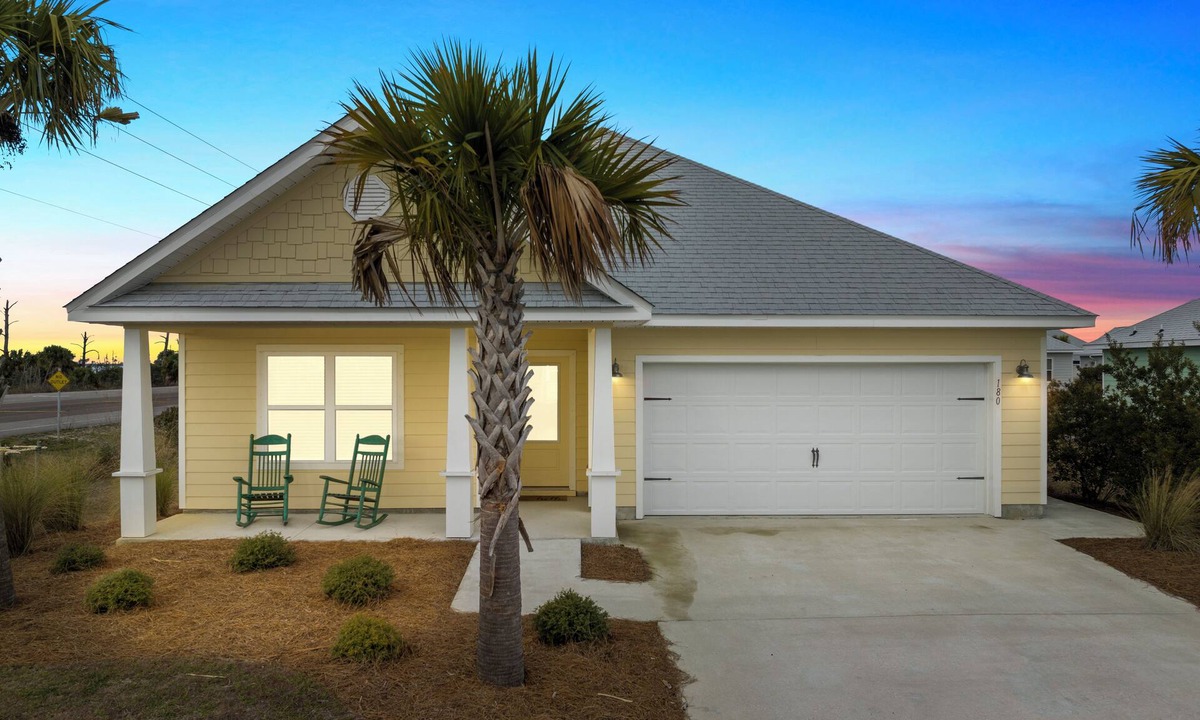 Port St. Joe House | Falling Star Retreat is a 4BA/2BA coastal home, just 900 feet to the beach, pet friendly!