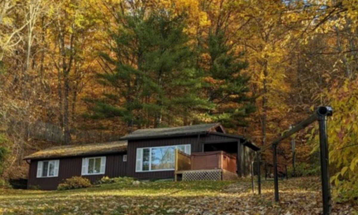 Naples Cottage | Falling Waters Retreat - Hot Tub Fire Pit Finger Lakes Escape
