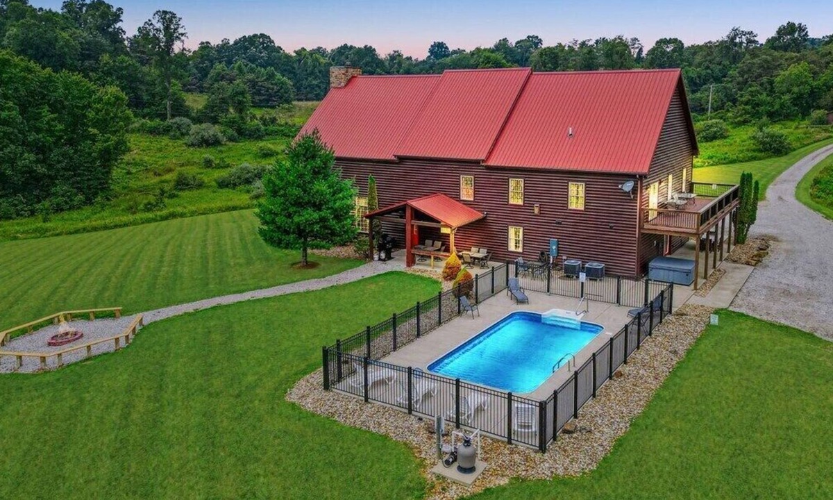 Rockbridge Cabin | Falls Lodge | Hocking Hills, 7BR Estate, Pool