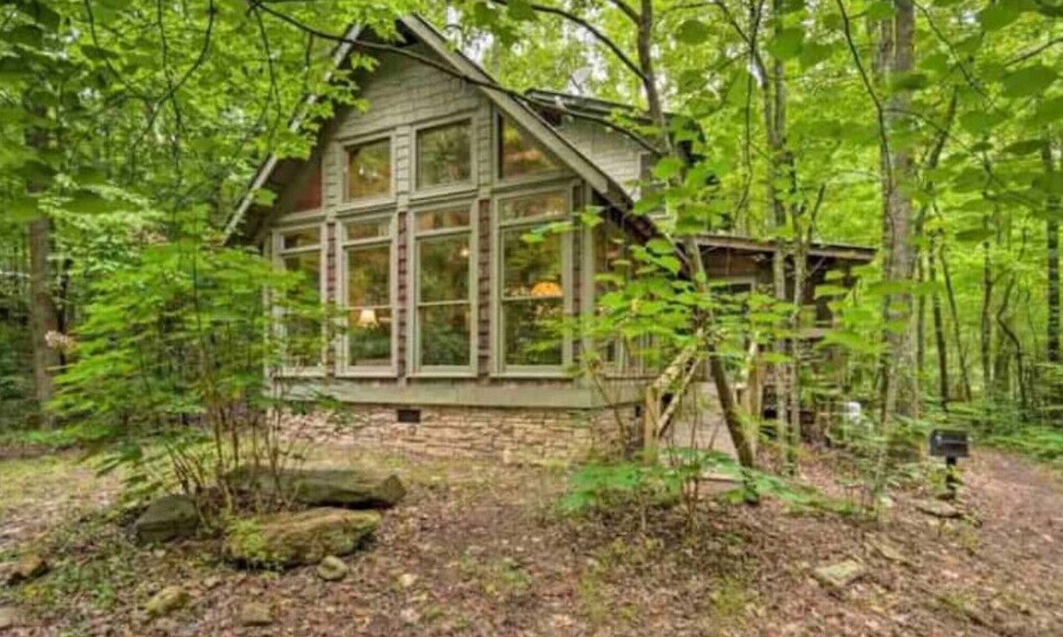 Chatsworth Cabin | Falls View Cabin at Dennis Mill on designated trout stream.