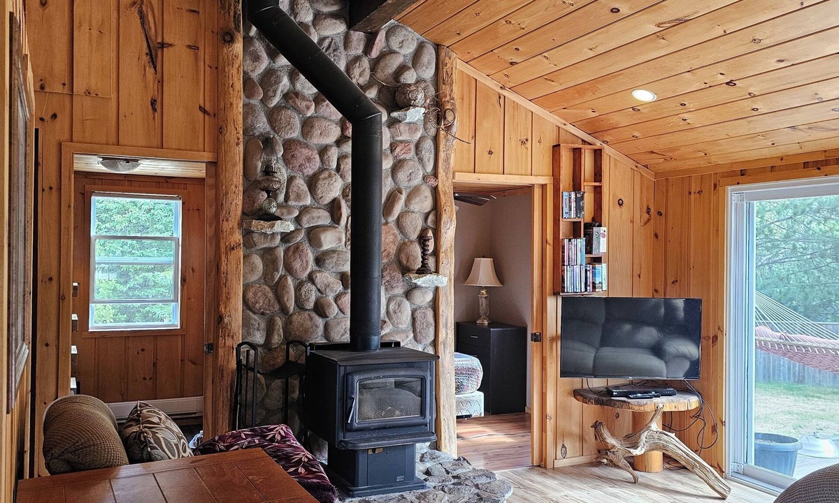 Weslemkoon Cottage | FALLS VIEW HAVEN