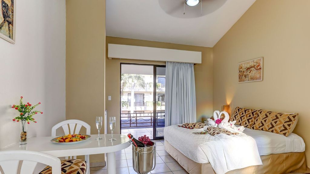 Downtown Cabo San Lucas Apartment | Familiar Studio with fully equipped kitchenette #14 - near of the Marina and of the Medano Beach w/Pool & Wifi