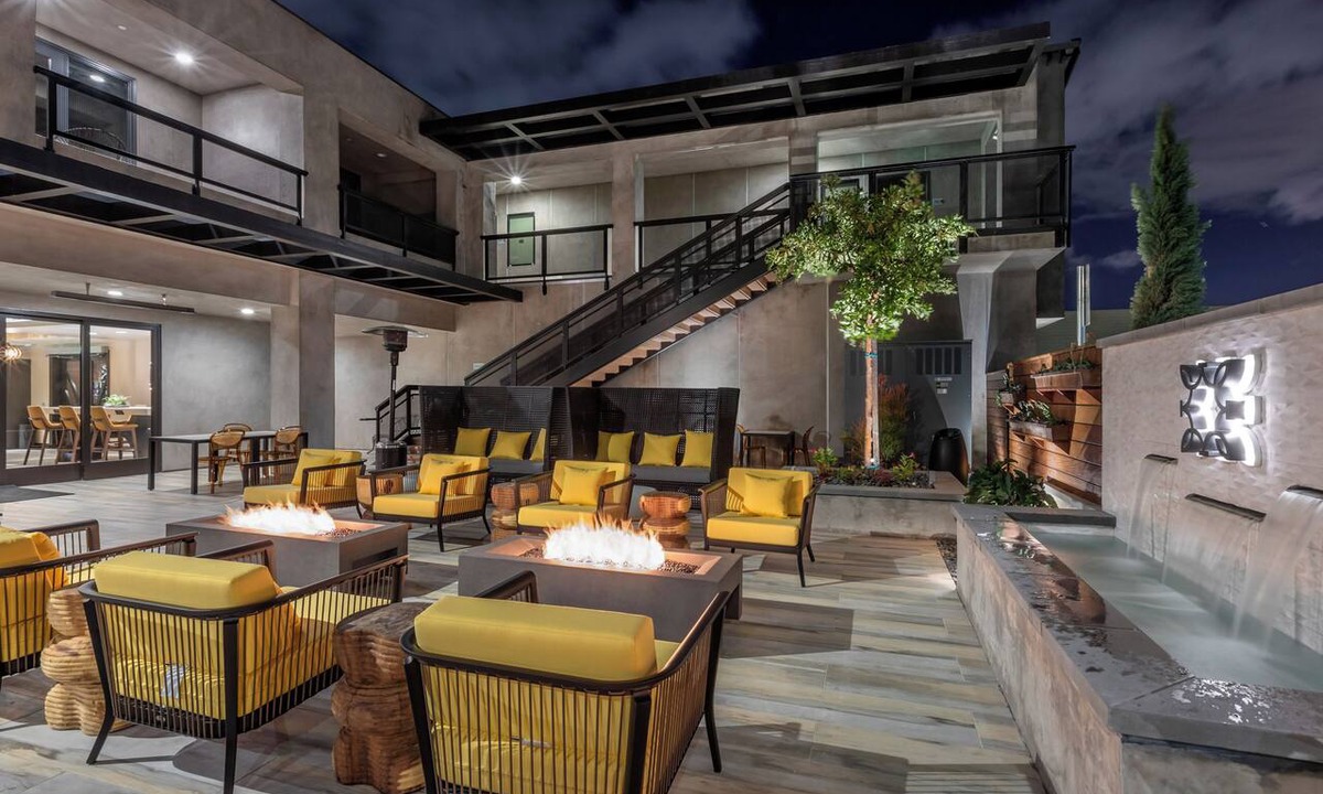 Southeast Torrance Hotel | Family and Friends Getaway! Four Sleek Units, Relaxing patio, Gym, Free Parking